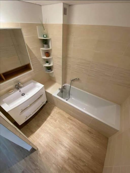 Apartamento L'Atelier Marin Sur Le Port Des Marines Cogolin Exterior foto